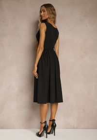 Renee - Czarna Basicowa Sukienka Vices o Rozkloszowanym Kroju Tolaneia. Okazja: na co dzień, na imprezę. Kolor: czarny. Styl: klasyczny, casual #4