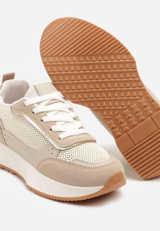 Renee - Ciemnobeżowe Sneakersy Ozdobione Geometrycznym Motywem Calgis. Okazja: na spacer, na co dzień. Nosek buta: okrągły. Zapięcie: sznurówki. Kolor: beżowy. Wzór: geometria, aplikacja. Materiał: jeans, materiał. Obcas: na obcasie. Wysokość obcasa: niski. Sport: turystyka piesza