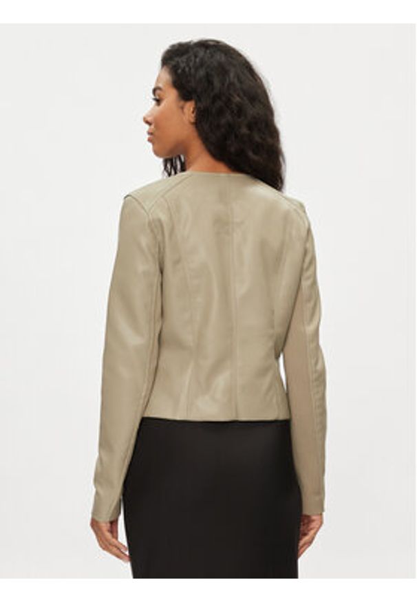 Vero Moda Kurtka z imitacji skóry Riley 10302441 Beżowy Slim Fit. Kolor: beżowy. Materiał: skóra