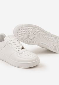 Born2be - Białe Sznurowane Buty Sportowe Sneakersy z Perforacją na Nosku Lucindias. Okazja: na co dzień. Kolor: biały. Materiał: jeans, len #3