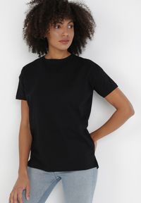 Born2be - Czarny T-shirt Anteira. Kolor: czarny. Materiał: bawełna, dzianina. Długość: krótkie. Wzór: gładki. Styl: klasyczny