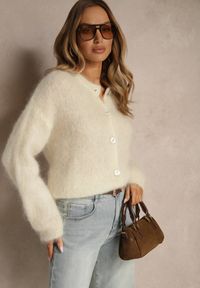 Renee - Jasnobeżowy Kardigan z Moheru w Eleganckim Stylu Koriano. Kolor: beżowy. Materiał: moher. Długość rękawa: długi rękaw. Długość: długie. Styl: elegancki #3