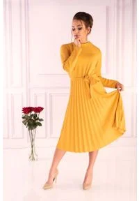 Merribel - Żółta Plisowana Sukienka z Zabudowanym Dekoltem. Kolor: żółty. Materiał: poliester, elastan #1