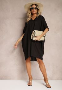 Renee - Czarna Pudełkowa Sukienka z Bawełny z Krótkim Rękawem i Trójkątnym Dekoltem Vikana. Okazja: na imprezę. Kolekcja: plus size. Kolor: czarny. Materiał: bawełna. Długość rękawa: krótki rękaw. Typ sukienki: dla puszystych. Styl: elegancki #5