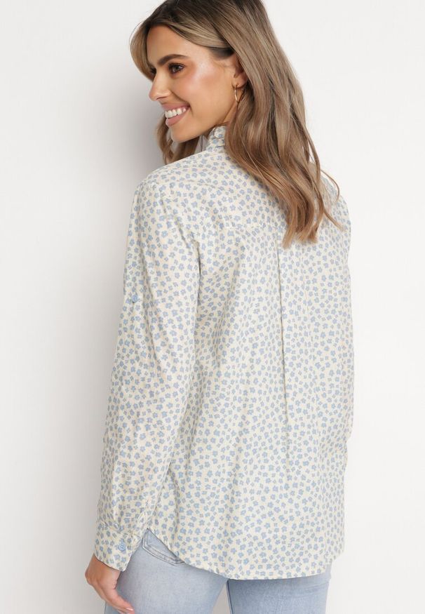 Born2be - Jasnoniebieska Bawełniana Koszula w Drobne Kwiaty o Luźnym Kroju Boudia. Kolor: niebieski. Materiał: bawełna. Wzór: kwiaty