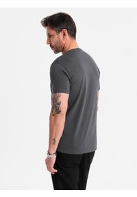 Ombre Clothing - Męska klasyczna bawełniana koszulka z dekoltem w serek BASIC – grafitowa V3 OM-TSBS-0237 - XXL. Typ kołnierza: dekolt w serek. Kolor: szary. Materiał: bawełna. Styl: klasyczny #6