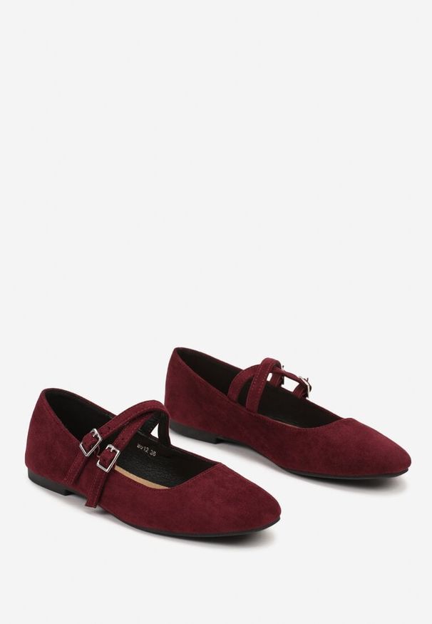 Renee - Bordowe Balerinki o Kwadratowym Nosku z Paskami i Eleganckimi Klamerkami Nailan. Okazja: na randkę. Zapięcie: pasek. Kolor: czerwony. Materiał: jedwab. Wzór: aplikacja. Obcas: na obcasie. Styl: elegancki. Wysokość obcasa: niski