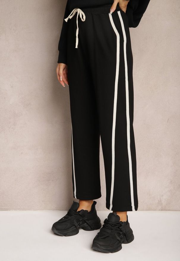 Renee - Czarne Spodnie z Wiskozą High Waist o Szerokim Kroju Ozdobione Lamówką Lulora. Stan: podwyższony. Kolor: czarny. Materiał: wiskoza. Długość: długie. Wzór: aplikacja
