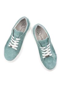 Sneakersy damskie Filippo, cholewka ze skóry naturalnej zamszowej perforowane wstawki po bokach wiązany fason, zielone, DP7520/26. Okazja: na co dzień. Zapięcie: sznurówki. Kolor: zielony. Materiał: skóra, zamsz. Szerokość cholewki: normalna. Obcas: na platformie. Styl: casual #4