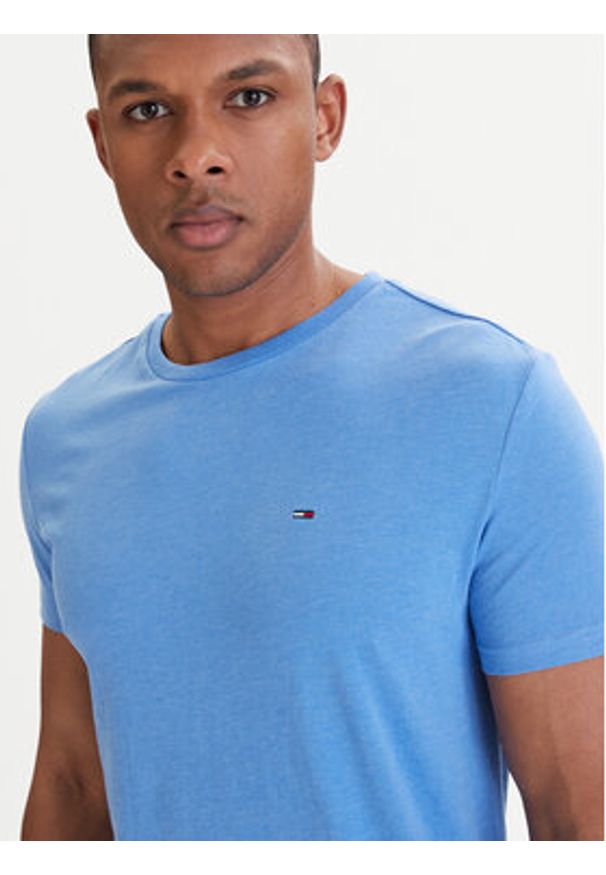 Tommy Jeans T-Shirt DM0DM20363 Niebieski Slim Fit. Kolor: niebieski. Materiał: bawełna
