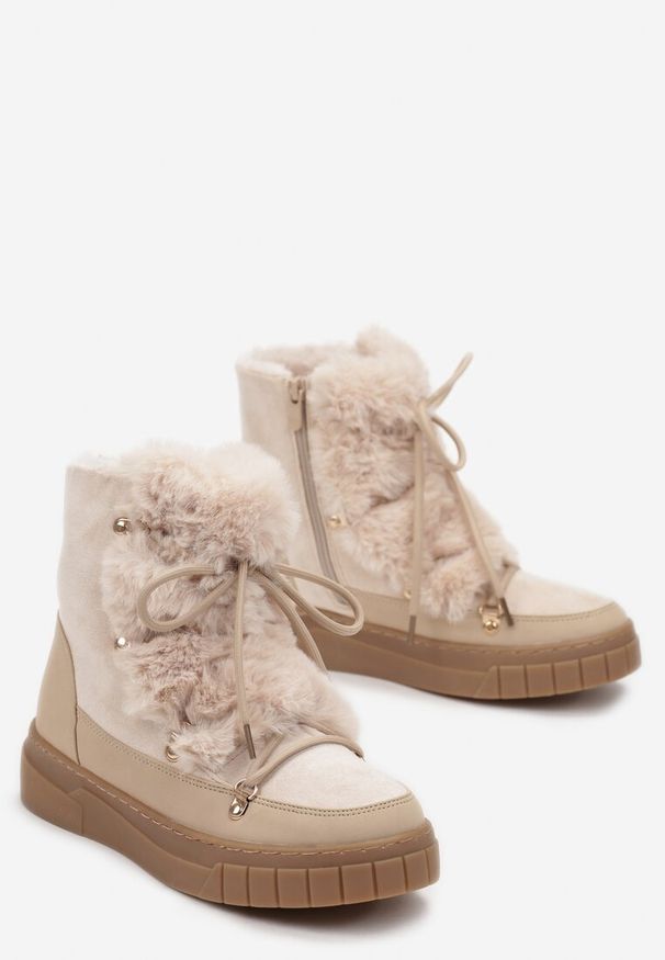 Renee - Beżowe Mocno Ocieplone Śniegowce z Futerkiem Wzdłuż Wiązania Avivina. Okazja: na co dzień. Kolor: beżowy. Materiał: futro. Sezon: zima. Styl: casual, elegancki