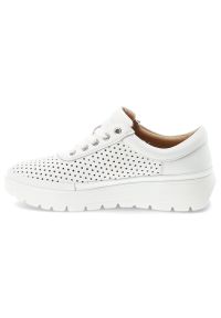 Półbuty damskie Vinceza, cholewka ze skóry naturalnej licowej z perforacją wiązanie z przodu metalowe oczka z zabudowanym przodem, białe, 79629. Kolor: biały. Materiał: skóra. Szerokość cholewki: normalna #7