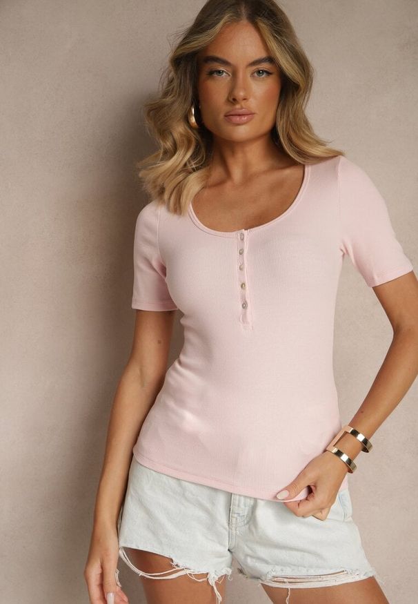 Renee - Różowy Bawełniany T-shirt Prążkowany z Guzikami Florvivi. Kolor: różowy. Materiał: bawełna, prążkowany. Sezon: lato