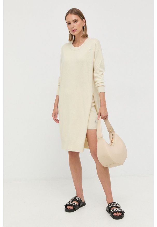 Patrizia Pepe sukienka z domieszką wełny kolor żółty mini oversize. Kolor: żółty. Materiał: wełna. Długość rękawa: długi rękaw. Wzór: gładki. Typ sukienki: oversize. Długość: mini