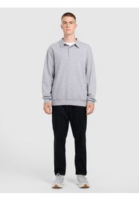 4f - 4F Bluza dresowa regular z kołnierzykiem męska - szara XL. Okazja: na co dzień. Typ kołnierza: kołnierzyk klasyczny. Kolor: szary. Materiał: dresówka. Styl: klasyczny, sportowy, casual, elegancki