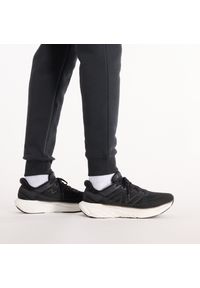 Spodnie męskie New Balance MP43904BK – czarne. Kolor: czarny. Materiał: poliester, bawełna, dresówka #3