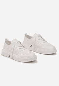 Born2be - Białe Sneakersy z Perforacją i Ozdobnym Wiązaniem Jarovita. Kolor: biały #3