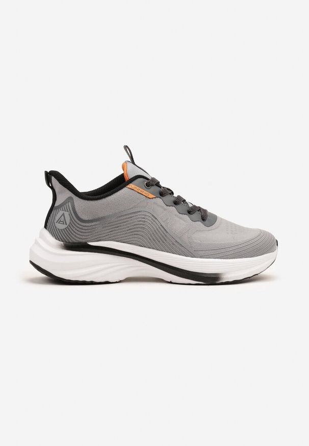 Born2be - Jasnoszare Buty Sportowe Sneakersy Ozdobione Tłoczonym Wzorem Axevia. Kolor: szary. Materiał: dresówka. Wzór: aplikacja