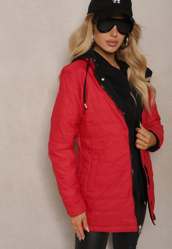 Renee - Czarno-Czerwona Kurtka Parka Dwustronna z Regulowanymi Rękawami i Odpinanym Kapturem Deneria. Okazja: na co dzień. Kolor: czarny. Materiał: jeans. Styl: casual, sportowy