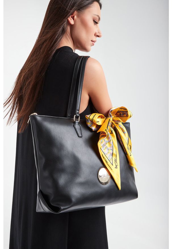 BeBlumarine - TOREBKA BE BLUMARINE. Wzór: aplikacja. Dodatki: z aplikacjami. Rodzaj torebki: na ramię