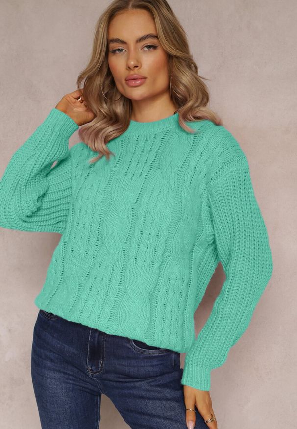 Renee - Zielony Sweter o Klasycznym Fasonie z Modnym Splotem Siloma. Okazja: na co dzień. Kolor: zielony. Wzór: ze splotem. Styl: klasyczny