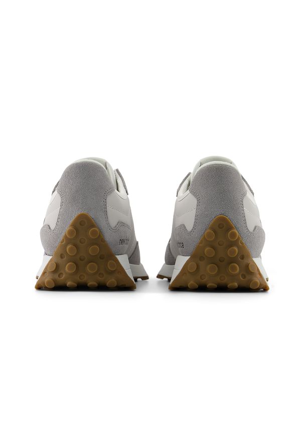 Buty dziecięce New Balance G32771W – szare. Okazja: na co dzień. Kolor: szary. Materiał: zamsz, guma. Szerokość cholewki: normalna