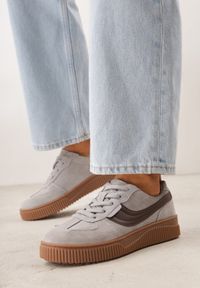 Born2be - Szare Zamszowe Sneakersy w Stylu Klasycznych Tenisówek ze Skórzaną Wkładką Riosera. Okazja: na co dzień. Kolor: szary. Materiał: zamsz, skóra #7