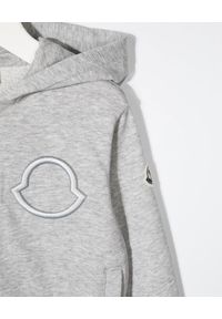 MONCLER KIDS - Szara bluza z kapturem 5-10 lat. Okazja: na spacer, na uczelnię. Typ kołnierza: kaptur. Kolor: szary. Materiał: jeans, bawełna. Długość rękawa: długi rękaw. Długość: długie. Wzór: haft, aplikacja. Sezon: lato. Styl: klasyczny #2