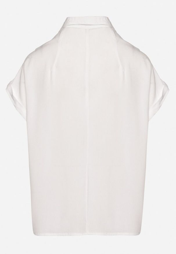 Born2be - Biała Wiskozowa Koszula z Podwiniętym Rękawami Tilamena. Okazja: na co dzień, do pracy, na spotkanie biznesowe. Typ kołnierza: kołnierzyk klasyczny. Kolor: biały. Materiał: wiskoza. Długość: krótkie. Styl: klasyczny, casual, biznesowy, elegancki