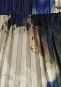 Born2be - Granatowo-Beżowa Plisowana Spódnica z Gumką i Regularnym Stanem w Pasie Suture. Kolor: niebieski #7