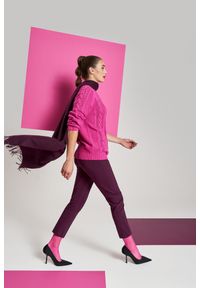 MOODO - Spodnie z kantem koloru burgund. Materiał: poliester, elastan, bawełna