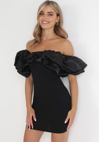 Born2be - Czarna Sukienka Dopasowana z Falbanami Acore. Okazja: na imprezę. Kolor: czarny. Styl: elegancki