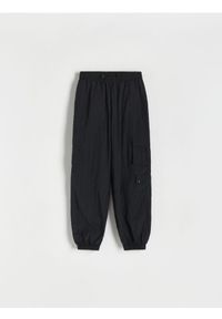 Reserved - Ortalionowe spodnie cargo - czarny. Kolor: czarny. Materiał: tkanina. Wzór: gładki