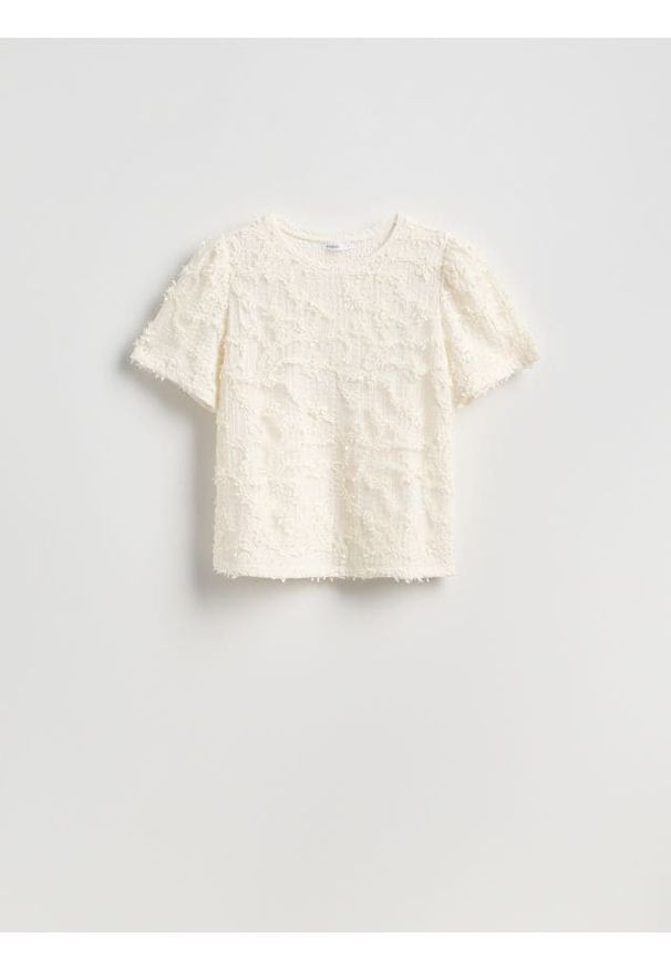 Reserved - Kreszowany t-shirt - złamana biel. Materiał: dzianina