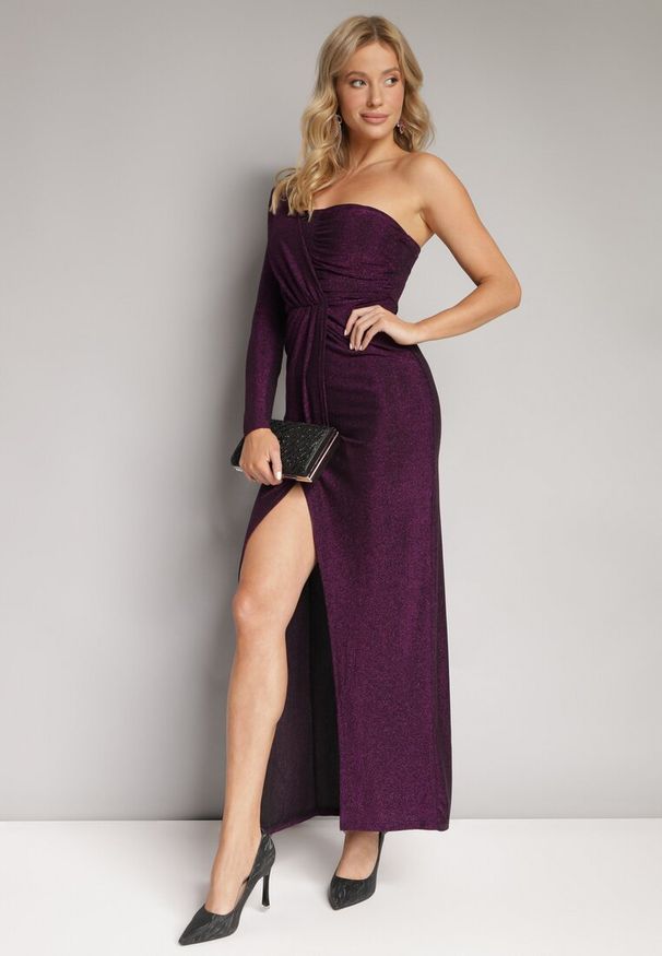 Born2be - Fioletowa Metaliczna Sukienka Maxi o Asymetrycznym Fasonie z Kopertowym Dekoltem Ozelbia. Kolor: fioletowy. Materiał: materiał. Długość rękawa: długi rękaw. Typ sukienki: asymetryczne, kopertowe. Długość: maxi