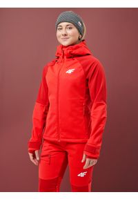 4f - 4F Kurtka softshell membrana 20000 damska - czerwona S. Typ kołnierza: kołnierzyk stójkowy. Kolor: czerwony. Materiał: softshell. Długość rękawa: raglanowy rękaw. Sezon: zima. Sport: fitness, narciarstwo, turystyka piesza, wspinaczka, bieganie