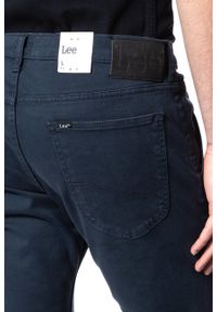 Lee - LEE SPODNIE MĘSKIE LUKE DARK MARINE L70QED37 112118704. Styl: marine