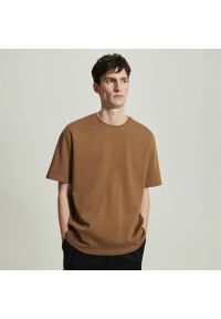 Reserved - T-shirt oversize - Brązowy. Kolor: brązowy