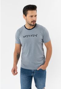 Volcano - T-shirt z nadrukiem TM-MOTION. Okazja: na co dzień. Kolekcja: plus size. Materiał: skóra, dresówka, materiał, jeans, bawełna. Długość rękawa: krótki rękaw. Długość: krótkie. Wzór: nadruk. Styl: casual, klasyczny, sportowy #1