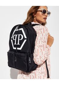 Philipp Plein - PHILIPP PLEIN - Czarny plecak z logotypem. Kolor: czarny. Materiał: nylon. Wzór: aplikacja
