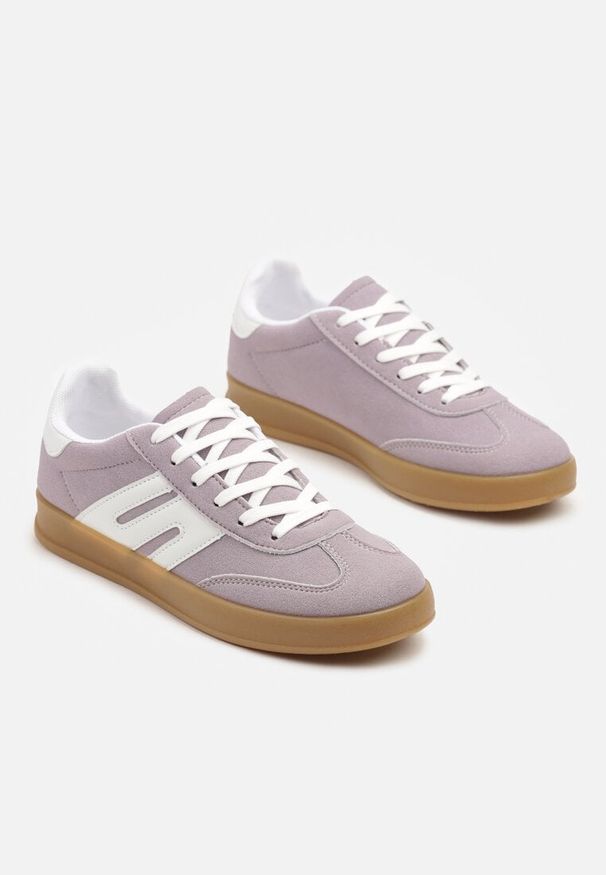 Born2be - Jasnofioletowe Sneakersy w Stylu Klasycznych Tenisówek z Ozdobnymi Przeszyciami Nartewia. Okazja: na co dzień. Kolor: fioletowy. Materiał: jeans