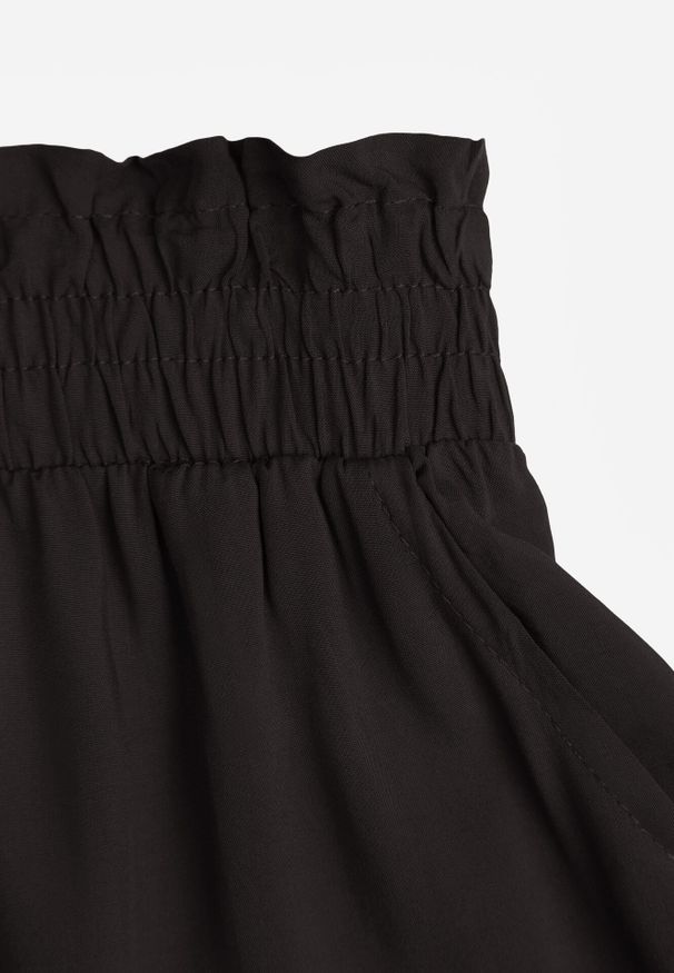 Born2be - Czarne Spodnie Sharrill. Kolor: czarny. Materiał: wiskoza. Długość: długie. Wzór: aplikacja, jednolity, gładki. Styl: elegancki