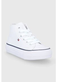 TOMMY HILFIGER - Tommy Hilfiger Trampki dziecięce kolor biały. Nosek buta: okrągły. Kolor: biały. Materiał: materiał, włókno, guma. Szerokość cholewki: normalna #5