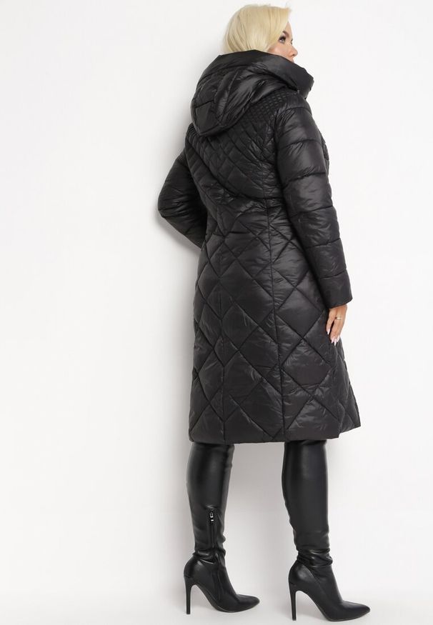 Born2be - Czarna Kurtka Długa Pikowana z Kapturem Conn. Typ kołnierza: kaptur. Kolor: czarny. Długość: długie