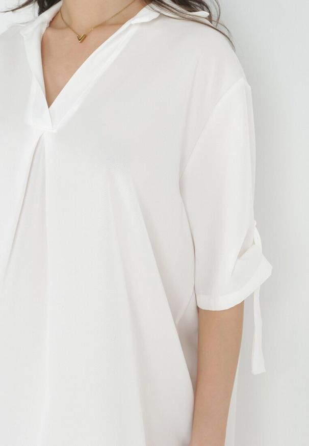 Born2be - Biała Pudełkowa Sukienka Mini z Kołnierzykiem Zeena. Kolor: biały. Długość rękawa: krótki rękaw. Długość: mini