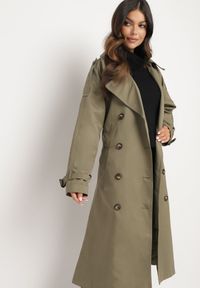 Born2be - Zielony Dwurzędowy Płaszcz Trencz o Oversizowym Kroju z Paskiem Inathara. Okazja: na co dzień, na spacer, do pracy. Kolor: zielony. Materiał: jeans. Wzór: aplikacja. Styl: casual, klasyczny #6