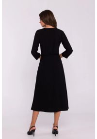 Stylove - Elegancka sukienka rozkloszowana kopertowy dekolt czarna. Typ kołnierza: dekolt kopertowy. Kolor: czarny. Materiał: tkanina, elastan. Wzór: aplikacja. Typ sukienki: kopertowe. Styl: elegancki #3