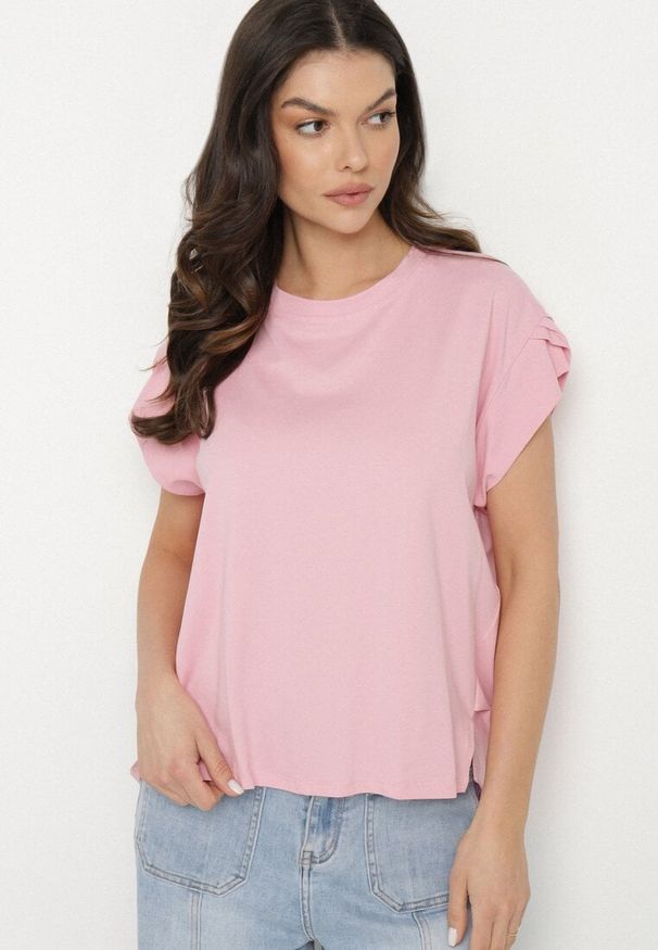 Born2be - Różowy T-shirt z Bawełny Ozdobiony Rozcięciami przy Rękawach Katirna. Okazja: na co dzień. Kolor: różowy. Materiał: bawełna. Wzór: aplikacja. Styl: klasyczny, casual