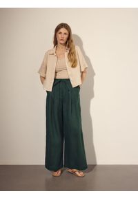 Reserved - Lniane spodnie z wiązaniem - zielony. Kolor: zielony. Materiał: len #1
