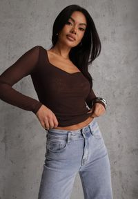 Renee - Ciemnobrązowa Bluzka Longsleeve z Siateczki z Wiskozą z Dekoltem w Serce Elinevia. Kolor: brązowy. Materiał: wiskoza. Długość rękawa: długi rękaw #1